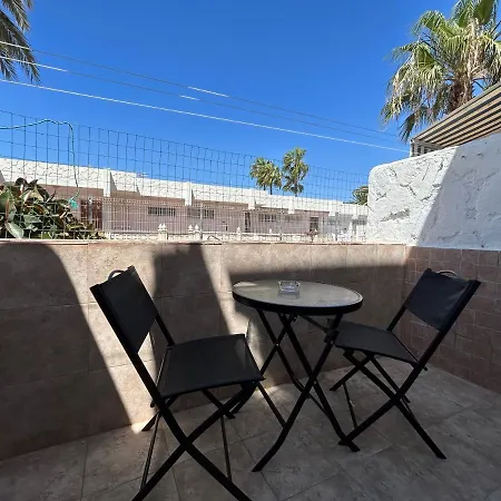 Practical And Cozy In Southern Apartamento