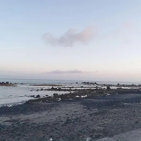 Practical And Cozy In Southern Arona Appartamento *