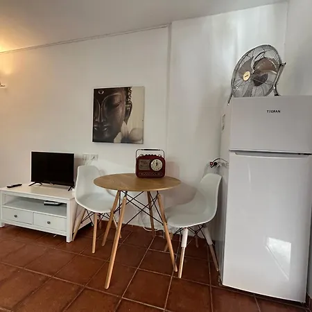 Practical And Cozy In Southern Arona