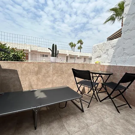 Practical And Cozy In Southern Arona Appartamento *